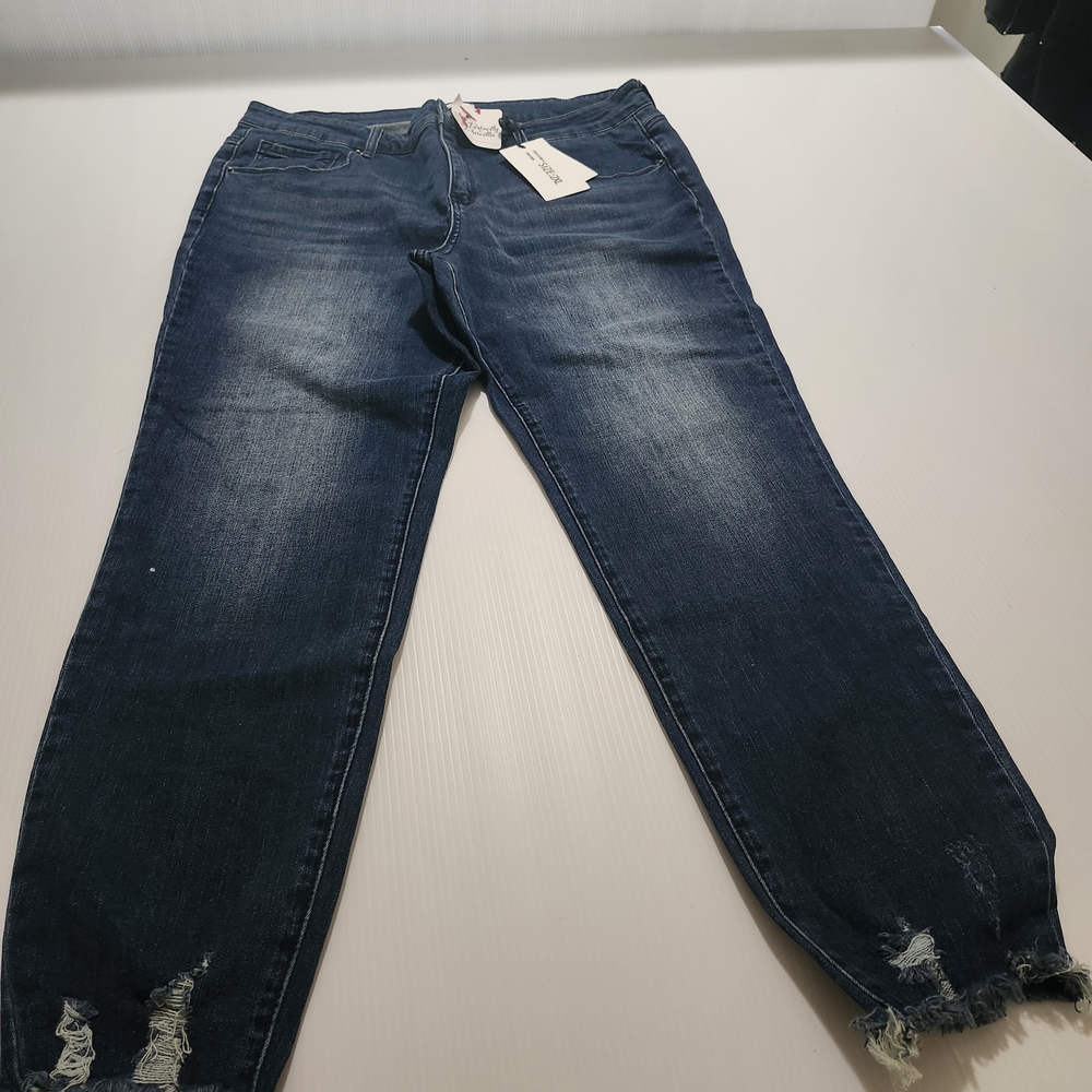 Indigo Ankle Jeans with Frayed Hem